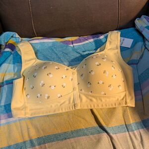 NWT Daisy Bra Front Snap Closure Wireless Bra Pastel Yellow Floral Comfort Brale